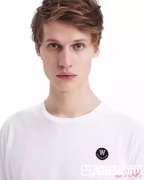WOODWOOD白T恤介绍_这三个品牌的白T恤 定能让你穿出夏天的味道