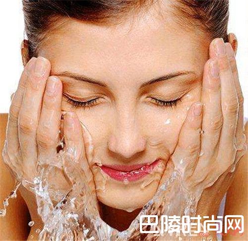 没有彻底清洁皮肤_再贵的护肤品都无法拯救你脸上的瑕疵 你是不是做了这7种恶习