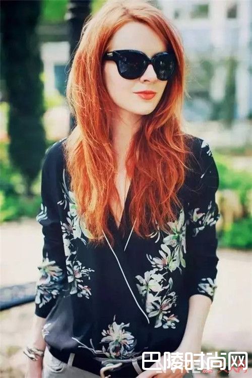 2017年春夏值得入手的印花单品是什么_2017年春夏流行开满花的衣服，怎么穿搭美爆了？