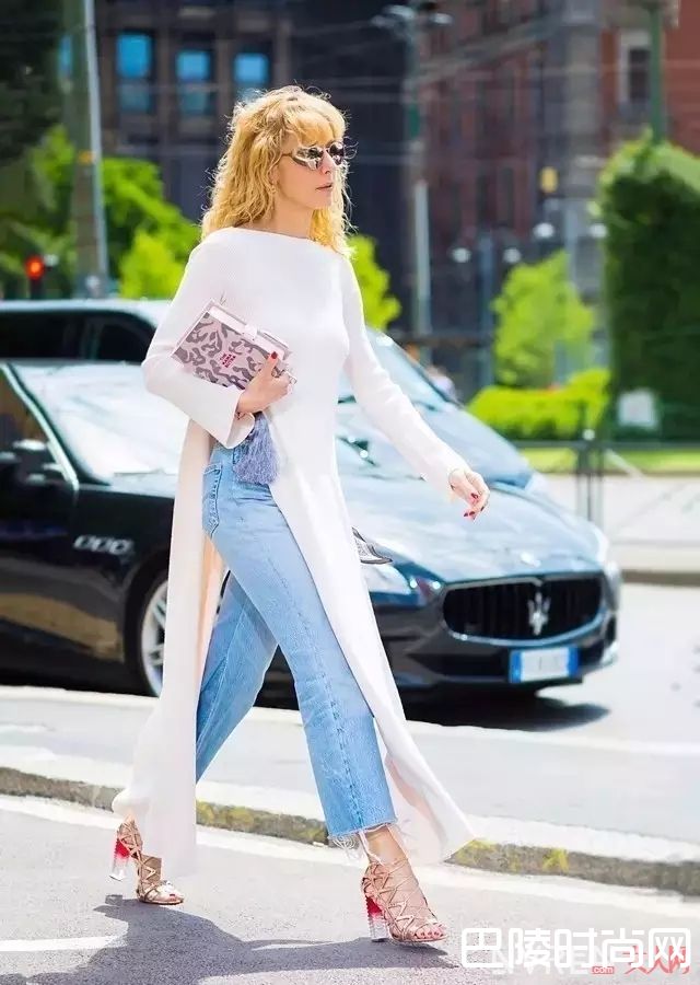 开衩连衣裙如何搭配_谁说要露才撩人，开衩”才是秀性感的最高境界！