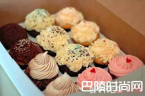 过量甜食摄入_再贵的护肤品都无法拯救你脸上的瑕疵 你是不是做了这7种恶习