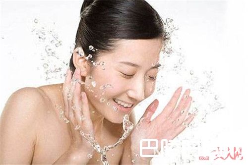 没有彻底清洁皮肤_再贵的护肤品都无法拯救你脸上的瑕疵 你是不是做了这7种恶习