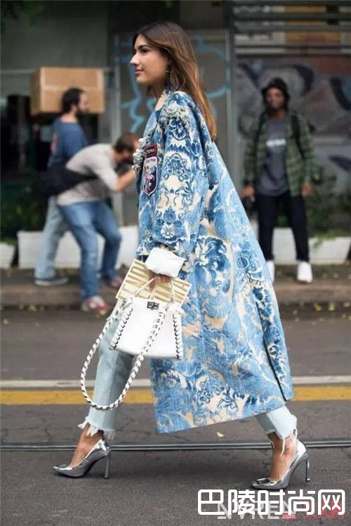 2017年流行的几款印花图案是哪四种_2017年春夏流行开满花的衣服，怎么穿搭美爆了？