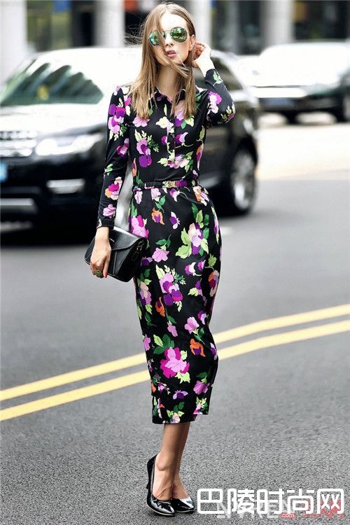 印花连身裙哪种款式更好看_2017年春夏流行开满花的衣服，怎么穿搭美爆了？