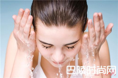 没有彻底清洁皮肤_再贵的护肤品都无法拯救你脸上的瑕疵 你是不是做了这7种恶习