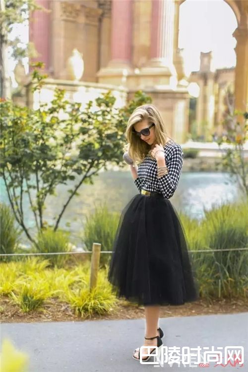 选高腰的伞裙_伞裙怎样搭配上衣最显瘦？看完这个你就懂了