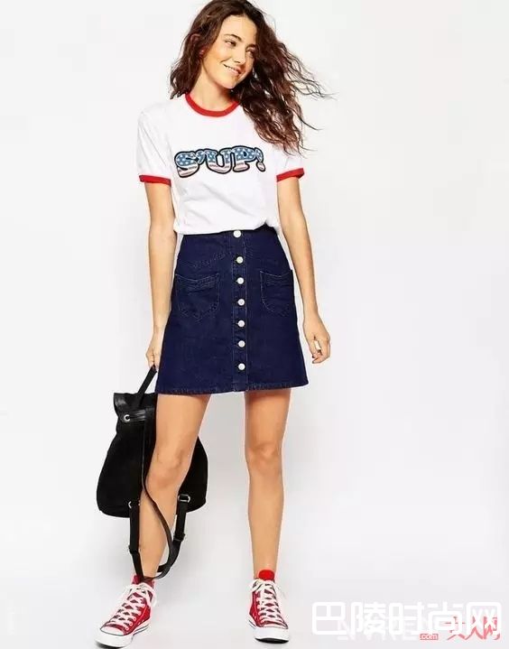 白T配A字裙_最简单的白T+裙子 让你舒适又有女人味！