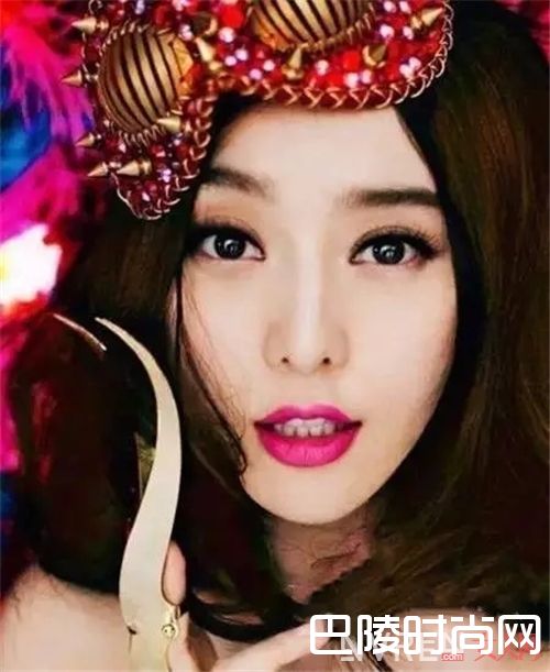 香槟色与蜜桃色的搭配_365天妆容不重复！从学会这些眼唇搭配技巧开始