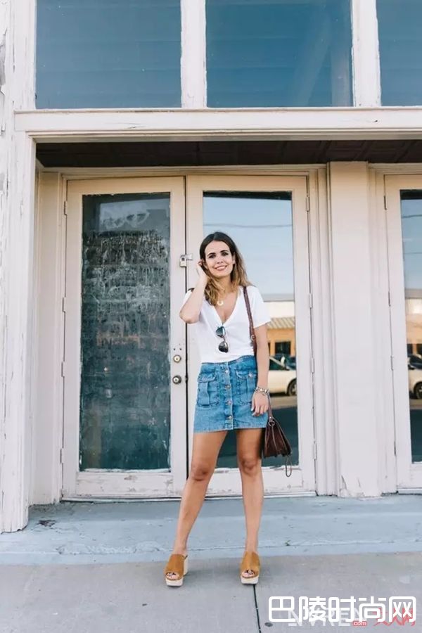 白T配A字裙_最简单的白T+裙子 让你舒适又有女人味！
