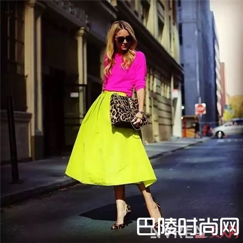 搭配修身上衣_伞裙怎样搭配上衣最显瘦？看完这个你就懂了