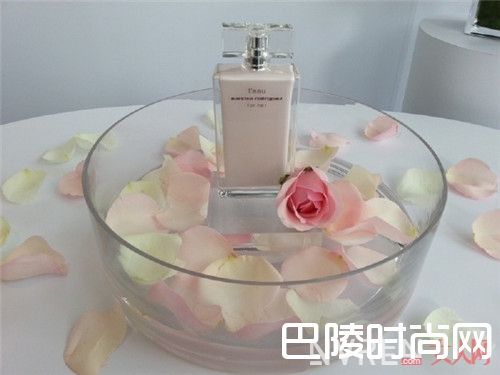 Narciso Rodriguez粉红香水简介_2017年新香水上线:拥有1瓶就能风骚一整年!