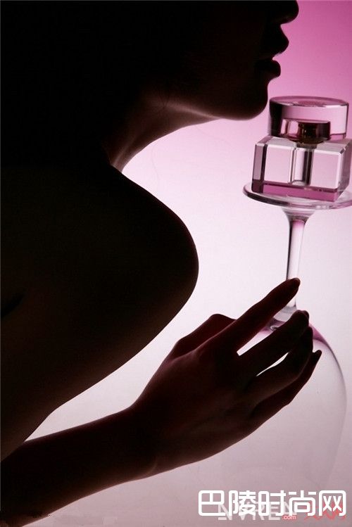 怎么选购适合自己的香水_2017年新香水上线：拥有1瓶就能风骚一整年！