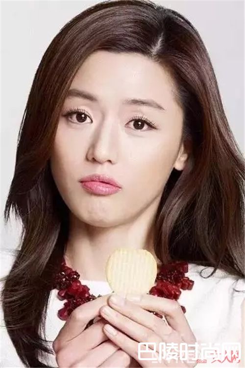 淡紫色与糖果粉的搭配_365天妆容不重复！从学会这些眼唇搭配技巧开始