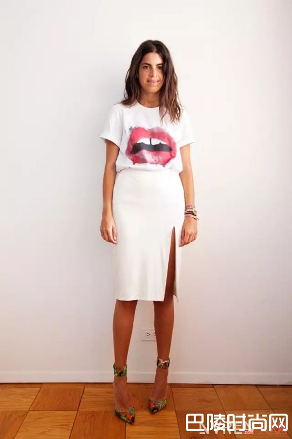 ​白T配铅笔裙_最简单的白T+裙子 让你舒适又有女人味！