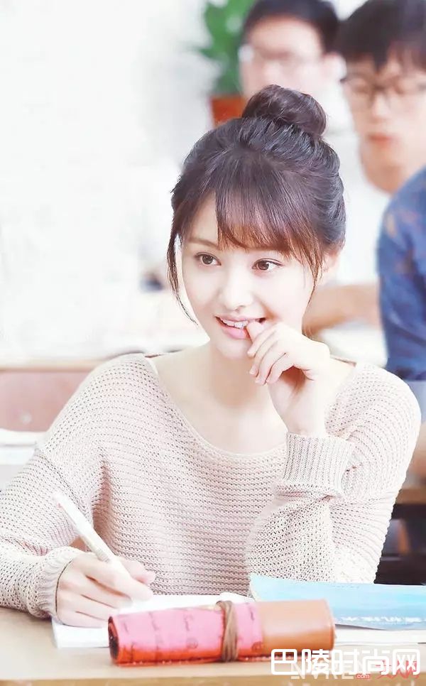 丸子头怎么弄才好看_撩汉大招，5款最令男生心跳加速的发型都在这里了！