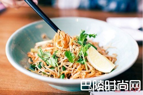 早餐吃甜面包会胖吗_天呐毫无征兆秤又破百了 那你可能是踏入误区了