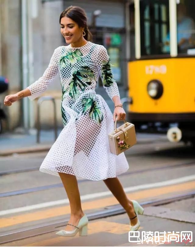 透明内搭款内衣_觉得内衣外穿太夸张？那是你没穿对！