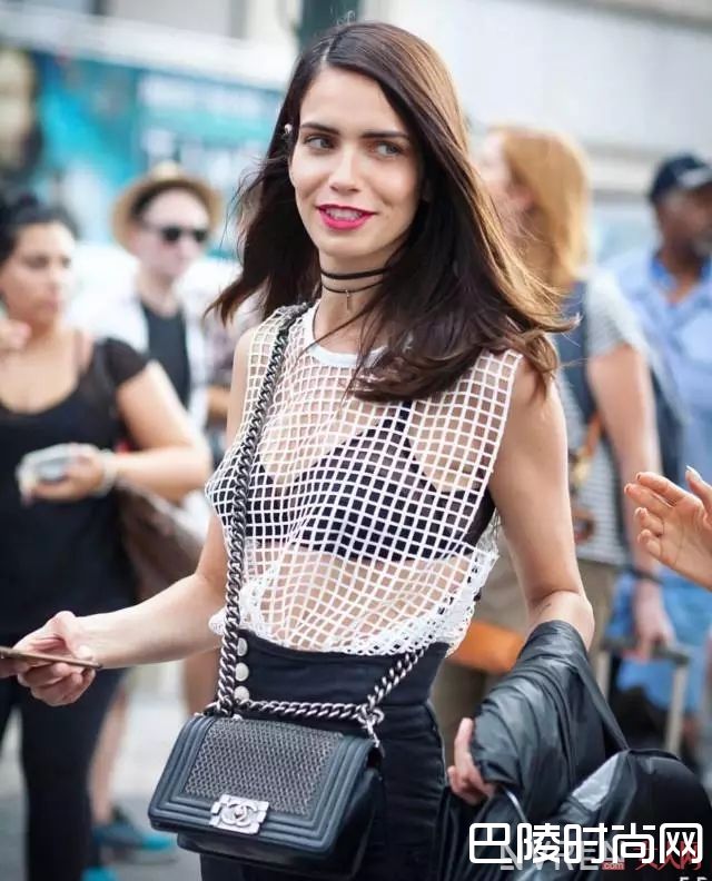 透视内衣应该选什么颜色_觉得内衣外穿太夸张？那是你没穿对！