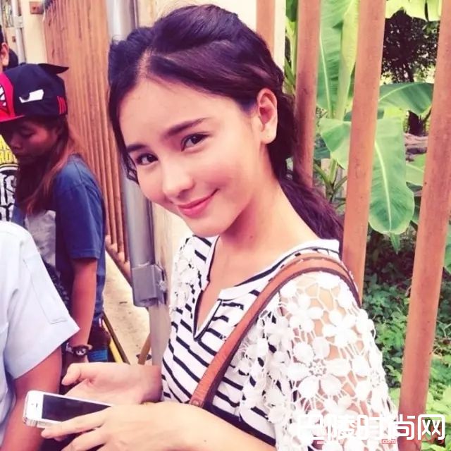 迷人的浪漫编发_撩汉大招，5款最令男生心跳加速的发型都在这里了！