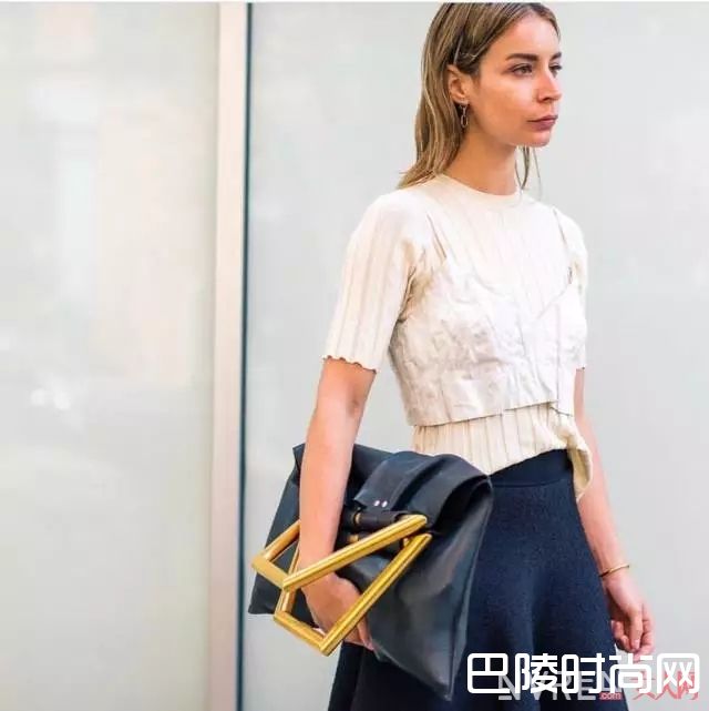 内衣外穿怎么搭_觉得内衣外穿太夸张?那是你没穿对!