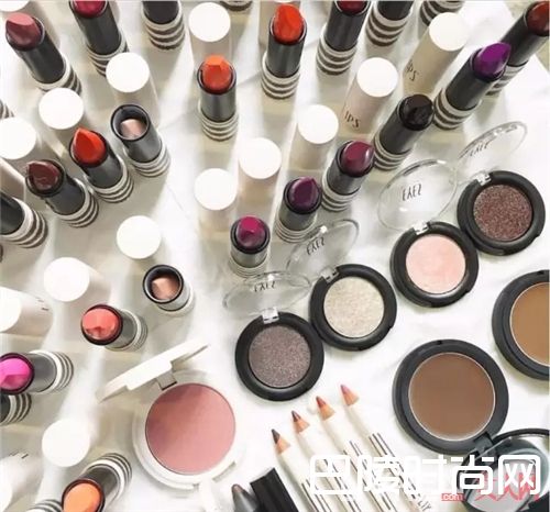 TOPSHOP美妆介绍_它们曾经霸占你的衣柜 现在连你的美妆也不放过！