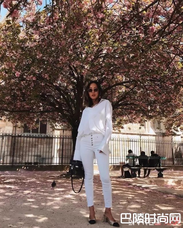 V口鞋的优点_2017最火的五双“丑鞋”，你穿了吗？