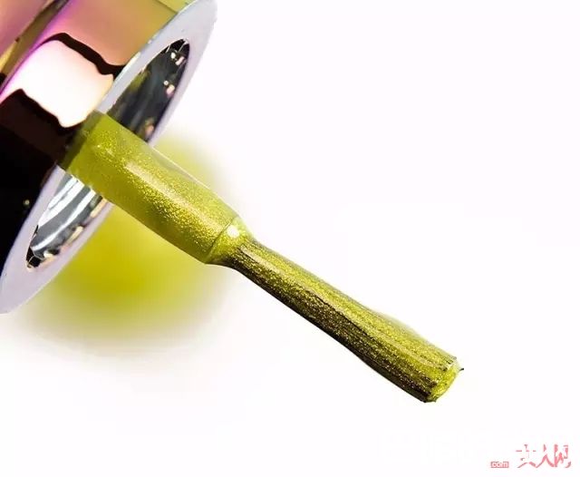 CL指甲油青柠绿试色_口红圈的超级贵妇，CL萝卜丁又出超美貌裸色系新品口红！