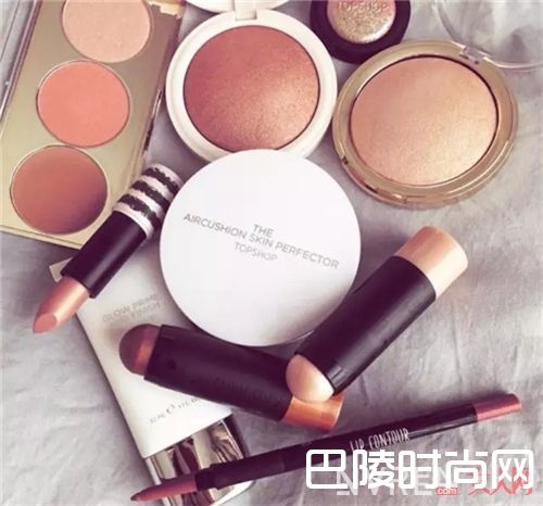 TOPSHOP美妆介绍_它们曾经霸占你的衣柜 现在连你的美妆也不放过！