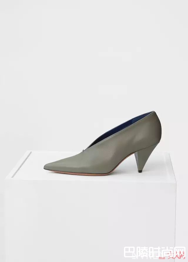 V口鞋的优点_2017最火的五双“丑鞋”，你穿了吗？