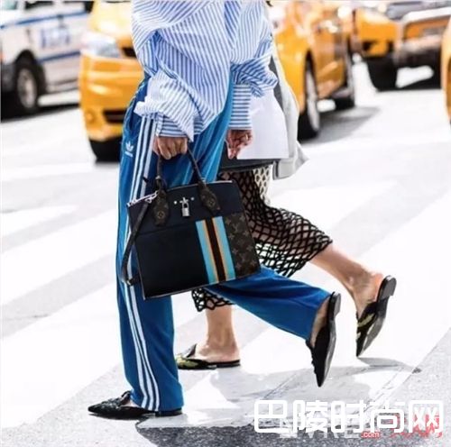 Alberta Ferretti拖鞋介绍_没有一双看得过去的拖鞋 都不好意思过这个夏天了