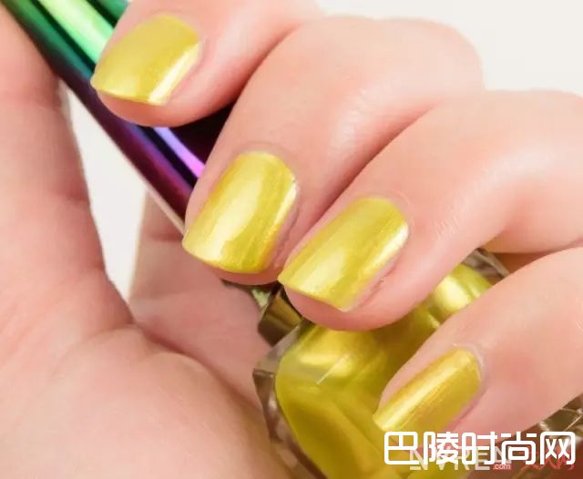 CL指甲油青柠绿试色_口红圈的超级贵妇，CL萝卜丁又出超美貌裸色系新品口红！