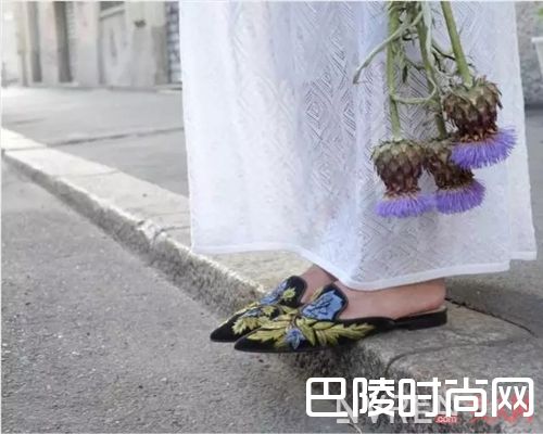Alberta Ferretti拖鞋介绍_没有一双看得过去的拖鞋 都不好意思过这个夏天了