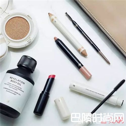 H&M美妆介绍_它们曾经霸占你的衣柜 现在连你的美妆也不放过！
