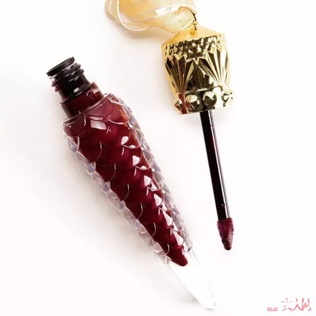 CL唇釉COLIBRETTA和CASANOVELLA试色_口红圈的超级贵妇，CL萝卜丁又出超美貌裸色系新品口红！