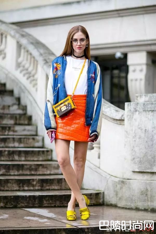 当下最流行的奶奶鞋_2017最火的五双“丑鞋”,你穿了吗?