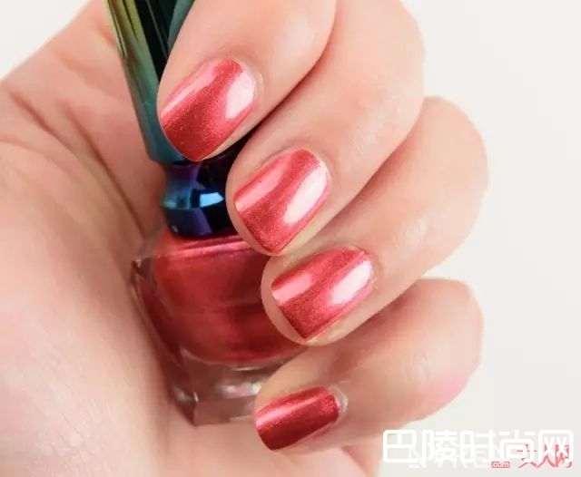 CL指甲油糖果红试色_口红圈的超级贵妇，CL萝卜丁又出超美貌裸色系新品口红！