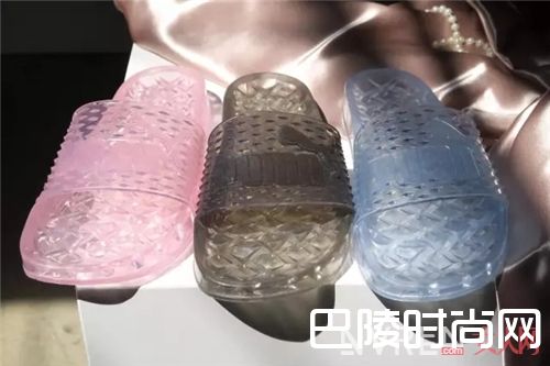 Fenty Puma x Rihanna拖鞋介绍_没有一双看得过去的拖鞋 都不好意思过这个夏天了