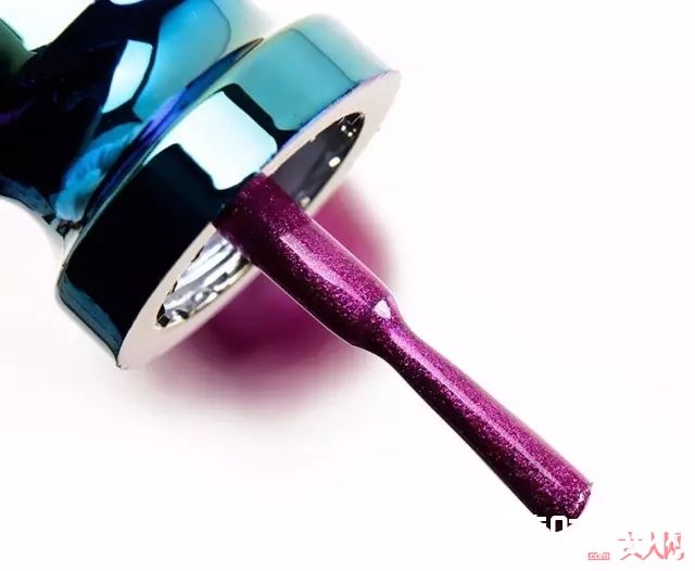 CL指甲油紫色_口红圈的超级贵妇，CL萝卜丁又出超美貌裸色系新品口红！