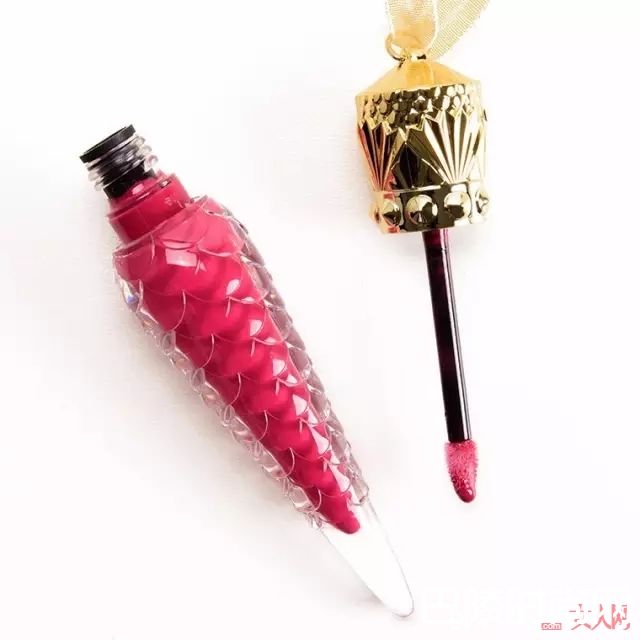 CL唇釉COLIBRETTA和CASANOVELLA试色_口红圈的超级贵妇，CL萝卜丁又出超美貌裸色系新品口红！