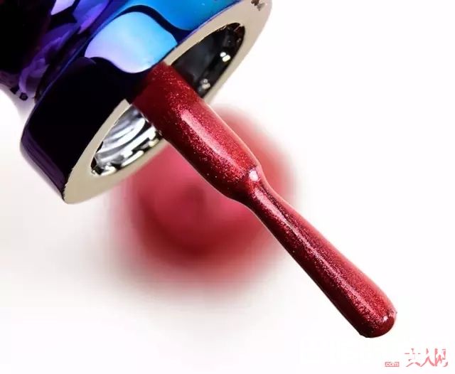 CL指甲油糖果红试色_口红圈的超级贵妇，CL萝卜丁又出超美貌裸色系新品口红！