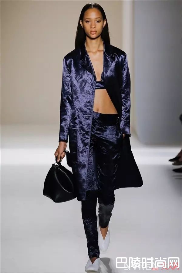 V口鞋的优点_2017最火的五双“丑鞋”，你穿了吗？