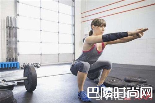 深蹲要注意什么_别再说没时间上健身房了 这个小举动能助你减肥