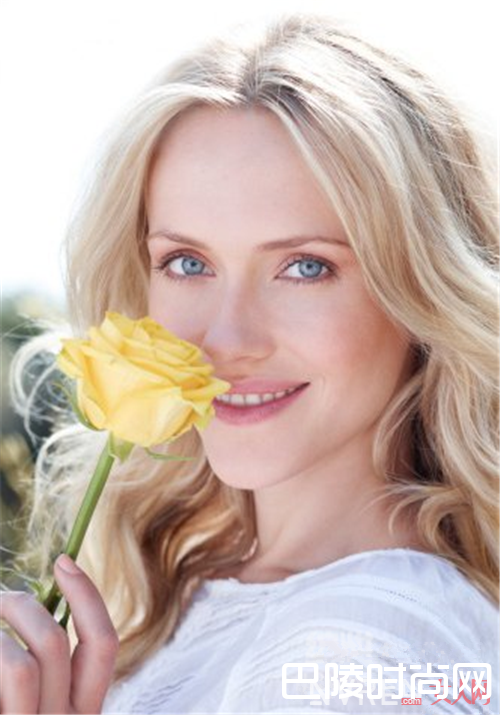 腮红怎么使用效果完美_女性化妆知识有哪些？这几个冷知识你知道吗?