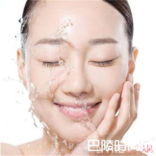 出游不需要保湿_夏季护肤盲区 千万别中这些误区