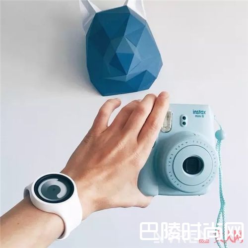 ZIIIRO手表_撞衫撞包还想和我撞表？还好我有这五个小众手表品牌