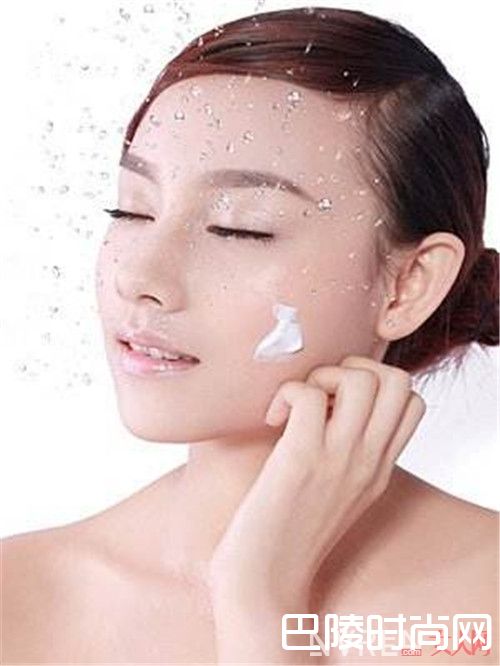 错误的使用喷雾_夏季护肤盲区 千万别中这些误区