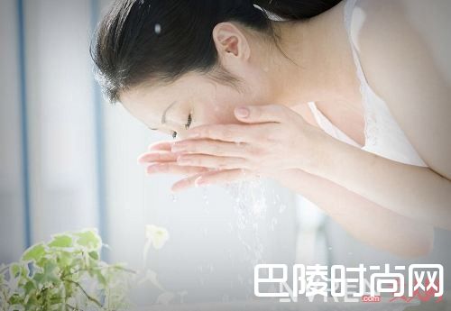 一天多次洗脸正确吗_夏季护肤盲区 千万别中这些误区
