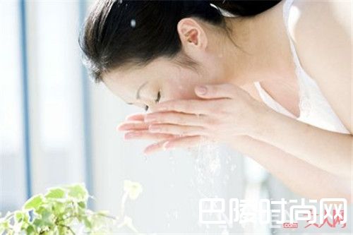 错误的使用喷雾_夏季护肤盲区 千万别中这些误区