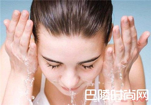 盲目选择洗面奶_夏季护肤盲区 千万别中这些误区