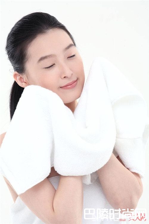 脏毛巾擦脸_夏季护肤盲区 千万别中这些误区